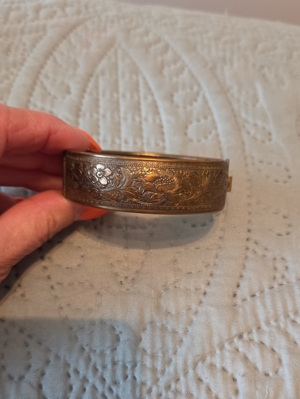 Engraved Floral Metal Bangle Bracelet in Antique Brass. Vintage. Euc